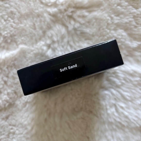 BOBBI BROWN Sheer Finish Pressed Powder (Soft Sand) - Picture 6 of 6